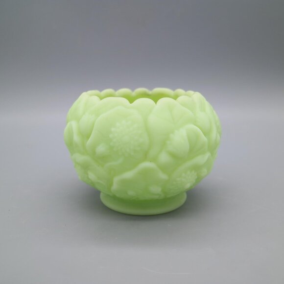 Fenton Lime Green Satin Green Custard Water Lily Flower Bowl - Picture 5 of 9